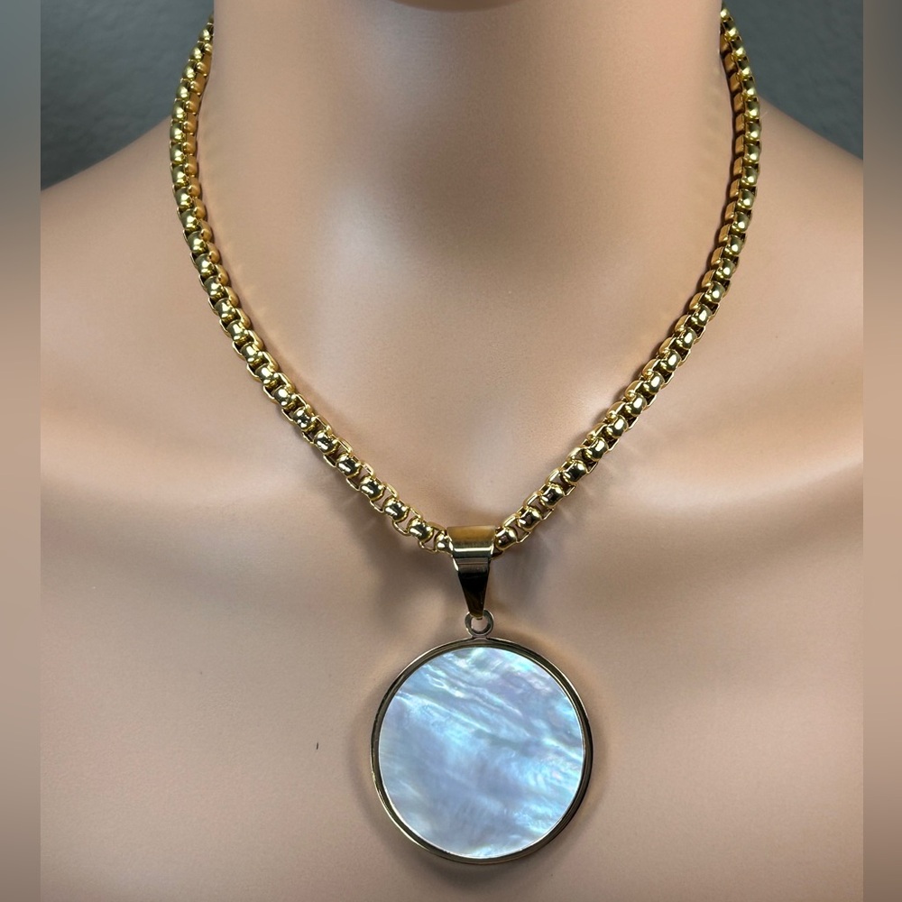 Bold Gold Rolo Chain With Mother Of Pearl Pendant